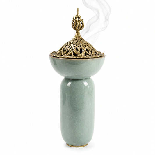 Brûle-parfum décoratif en porcelaine vert avec couvercle ajouré doré