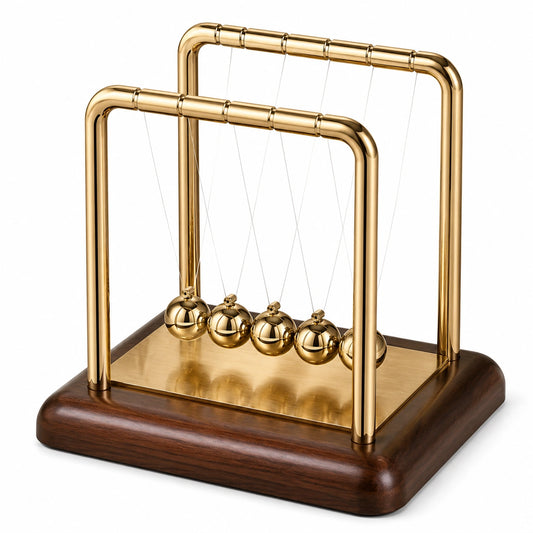 Pendule de Newton doré avec base en bois